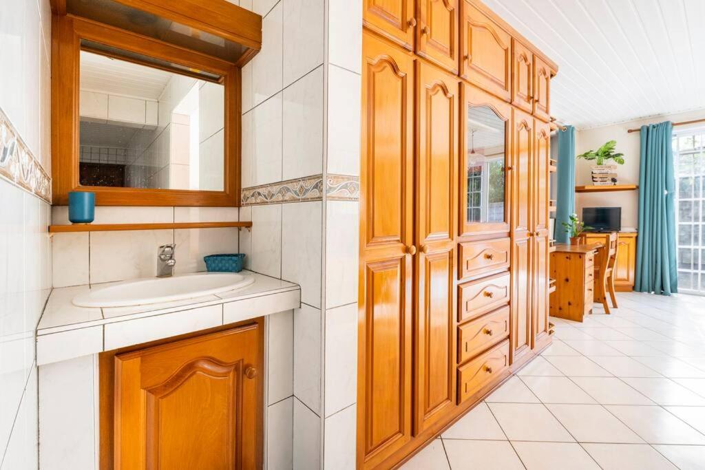 Chaine Lodge Maison Entiere Free Parking & Wifi 3Min De L'Aeroport Faaa ภายนอก รูปภาพ